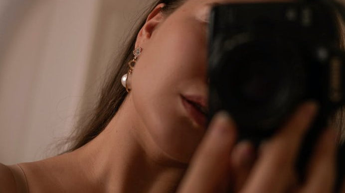 Sexy Selfies - The Ultimate Guide - LAVAH INTIMATES